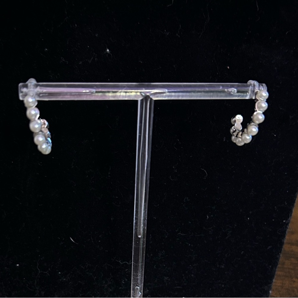 ❤️⭐ Silver and Pearl Half Hoop Earrings - Picture 4 of 5